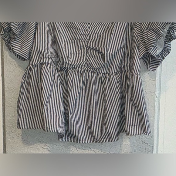 Old Navy Striped Navy Blue and White Women's Top (NWOT) - Picture 3 of 7